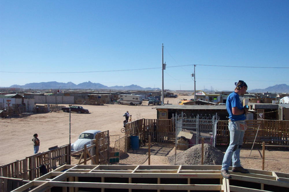 Image 62 of 165
tazmania abarrotes in background