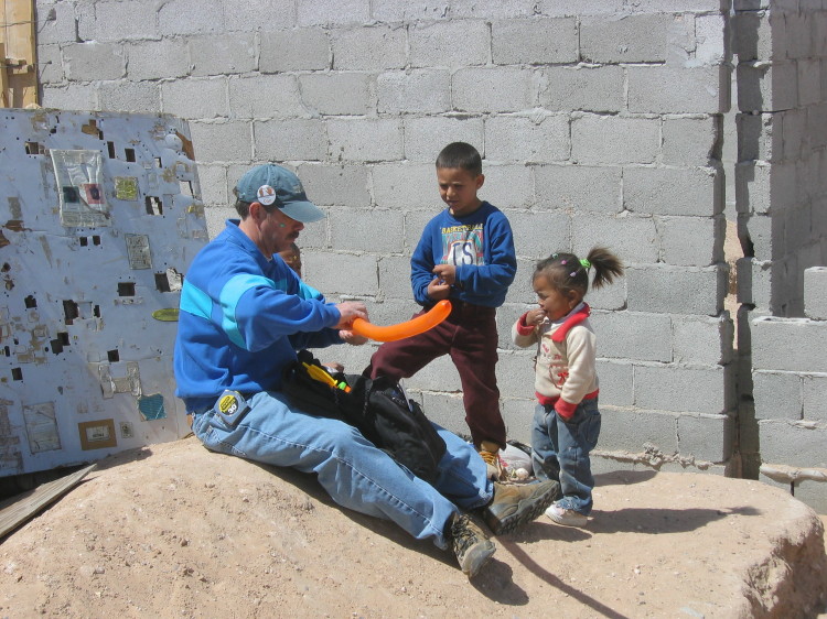Image 38 of 168
dan entertains the kids